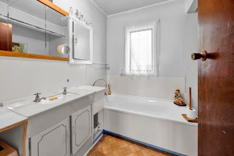 Photo of property in 31 Allison Street, Opunake, 4616