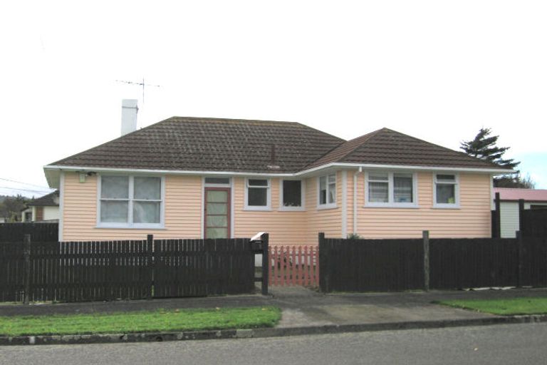 Photo of property in 1 Hollard Grove, Avalon, Lower Hutt, 5011