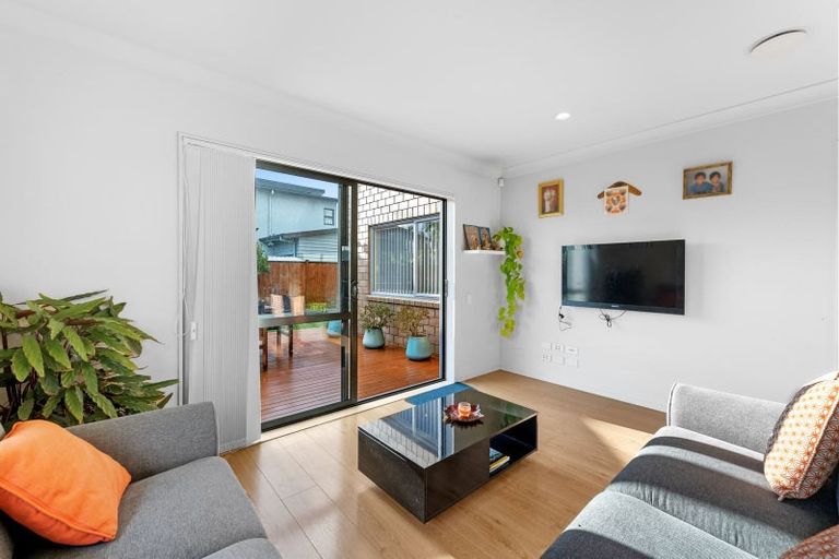 Photo of property in 8 Scotsmoor Drive, Wattle Downs, Auckland, 2103