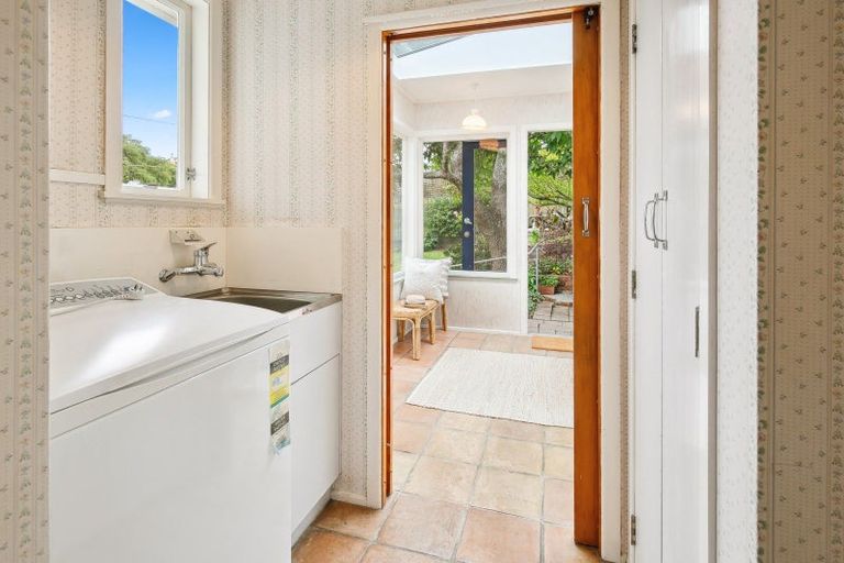 Photo of property in 1a Trelissick Crescent, Ngaio, Wellington, 6035