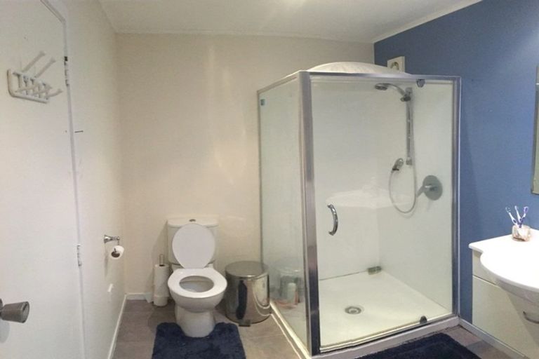 Photo of property in 29 Deverell Place, Northcross, Auckland, 0632