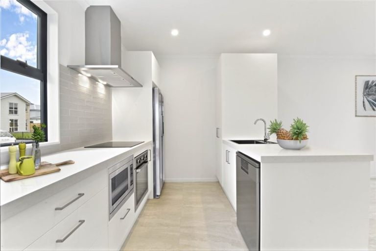 Photo of property in 6 Gilbert Hall Way, Swanson, Auckland, 0614