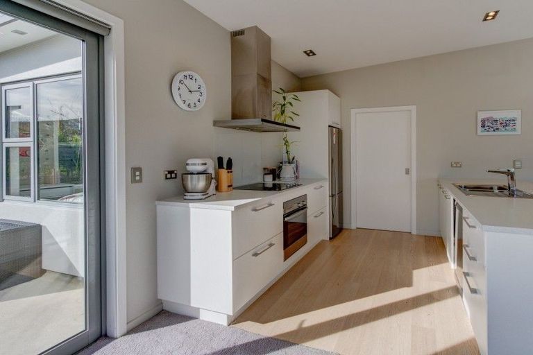 Photo of property in 2 Kahu Close, Wanaka, 9305