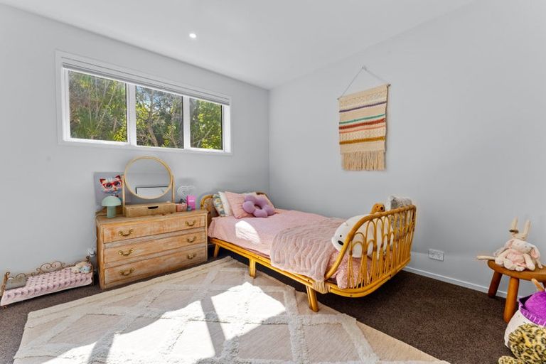 Photo of property in 32a Sandown Road, Rothesay Bay, Auckland, 0630