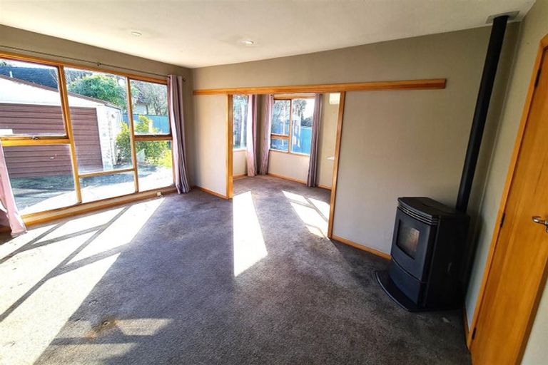 Photo of property in 14 Lomax Place, Islington, Christchurch, 8042