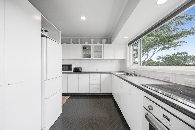 Photo of property in 175 Glenfield Road, Hillcrest, Auckland, 0627