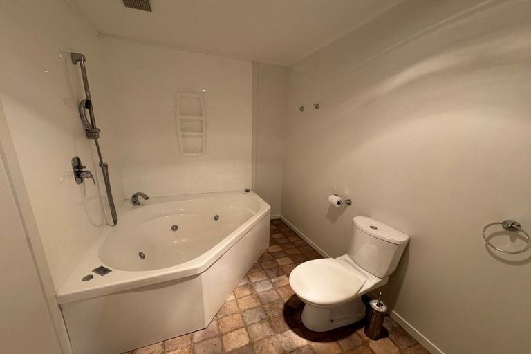 Photo of property in 80 Woodglen Road, Glen Eden, Auckland, 0602