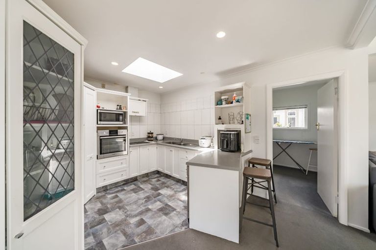 Photo of property in 22 Saint Ronans Avenue, Waterloo, Lower Hutt, 5011