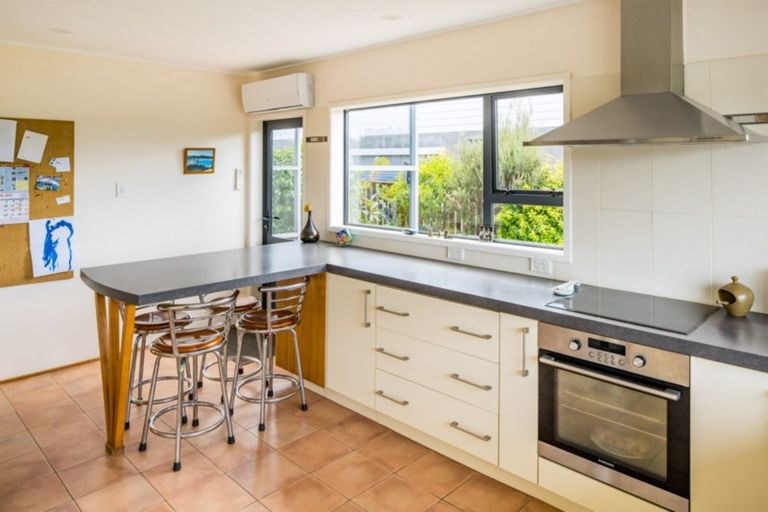 Photo of property in 45 Mana View Road, Paremata, Porirua, 5026