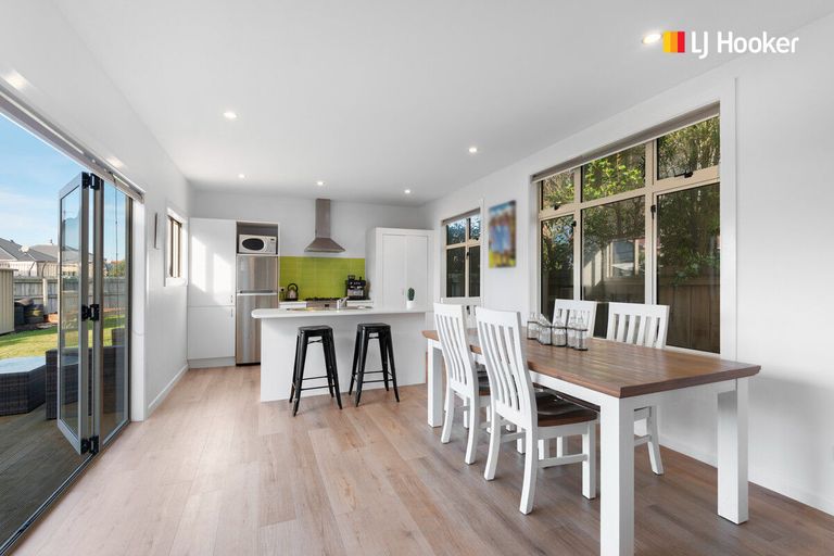 Photo of property in 69 Hargest Crescent, Saint Clair, Dunedin, 9012