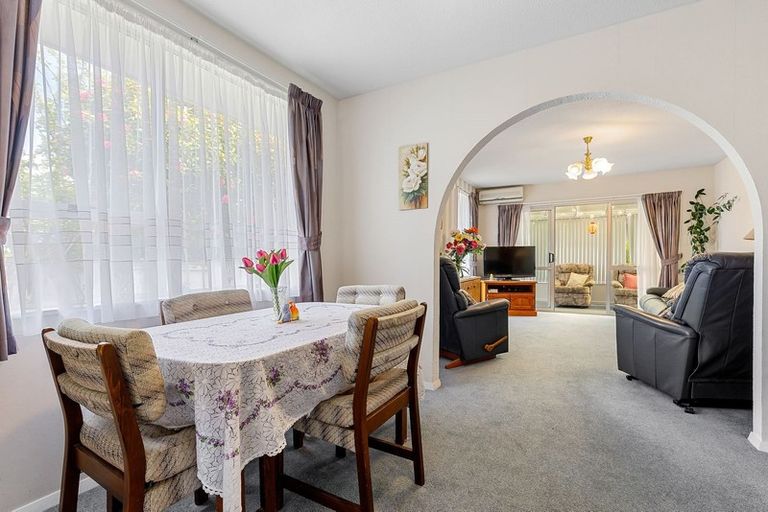 Photo of property in 1/72 Royal Park Drive, Parklands, Christchurch, 8083