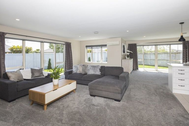 Photo of property in 6 Little Oaks Drive, Yaldhurst, Christchurch, 8042