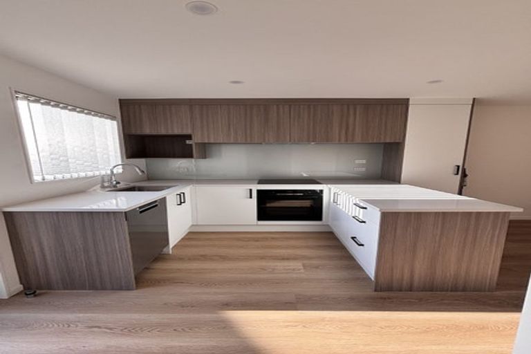 Photo of property in 4/94 Godley Road, Green Bay, Auckland, 0604