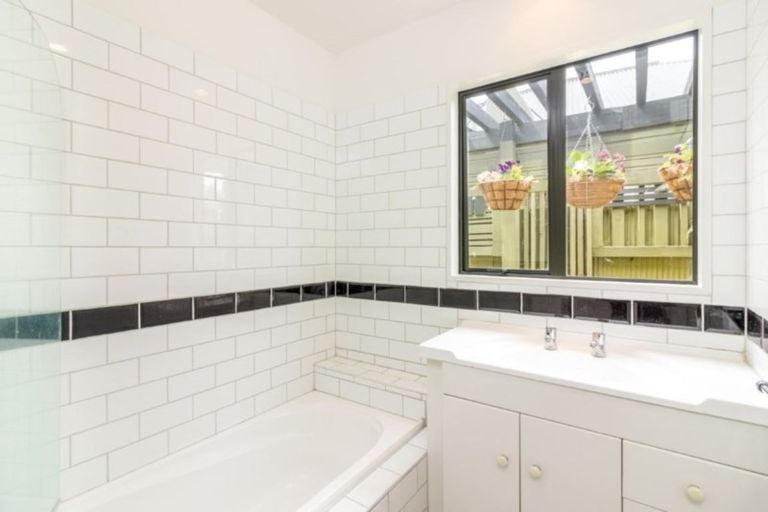 Photo of property in 2/9 Braemar Place, Avonside, Christchurch, 8061