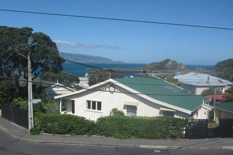 Photo of property in 3-5 Knoll Street, Island Bay, Wellington, 6023