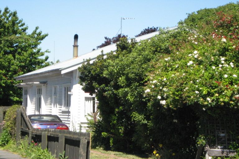 Photo of property in 28 North Parade, Richmond, Christchurch, 8013