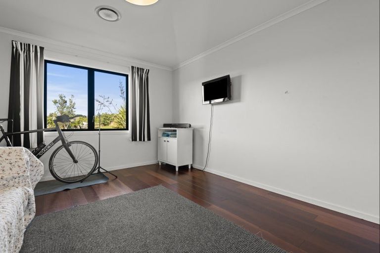 Photo of property in 69 Polson Hill Drive, Aokautere, Palmerston North, 4471