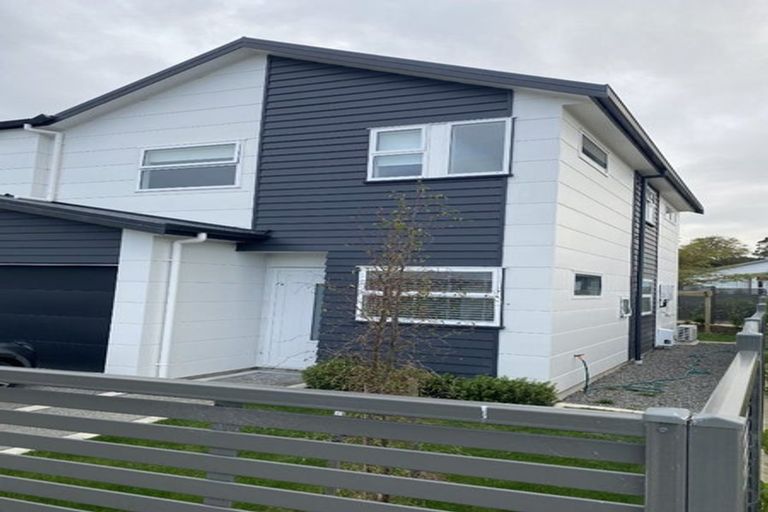 Photo of property in 2 Parekareka Lane, Kenepuru, Porirua, 5022