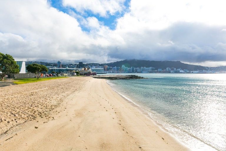 Photo of property in 186 Oriental Parade, Oriental Bay, Wellington, 6011