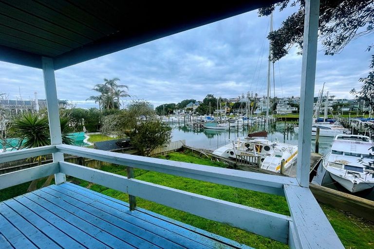 Photo of property in 2/22 Craig Road, Milford, Auckland, 0620