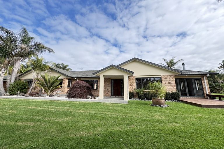 Photo of property in 30 Foster Road, Kumeu, 0891