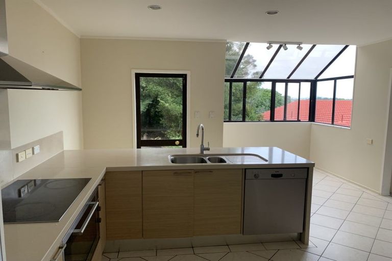 Photo of property in 11 Murano Place, Chatswood, Auckland, 0626