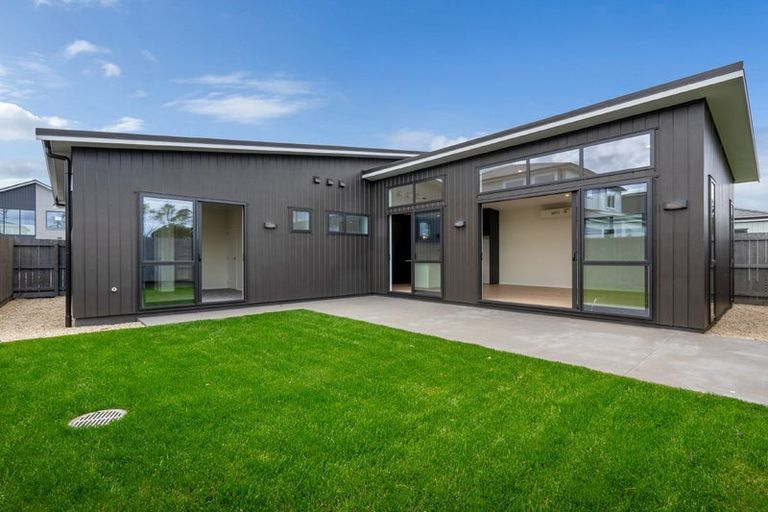 Photo of property in 10 Oyster Drive, Whenuapai, 0618