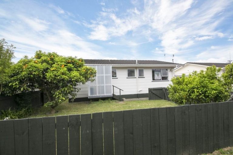 Photo of property in 2/89 Bruce Mclaren Road, Henderson, Auckland, 0612