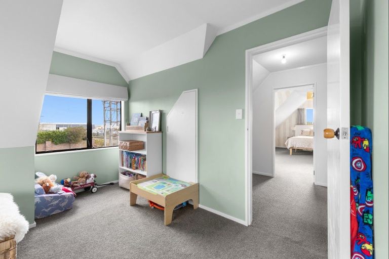 Photo of property in 34 Roberts Line, Kelvin Grove, Palmerston North, 4414