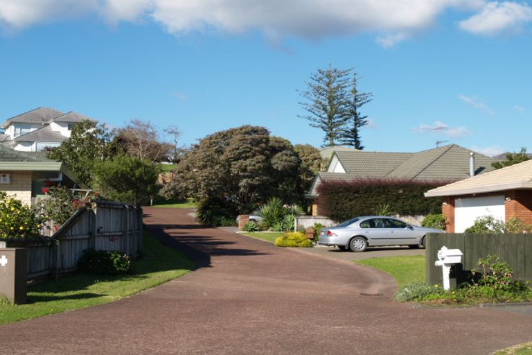 Photo of property in 16 Jan Higgins Place, Golflands, Auckland, 2013