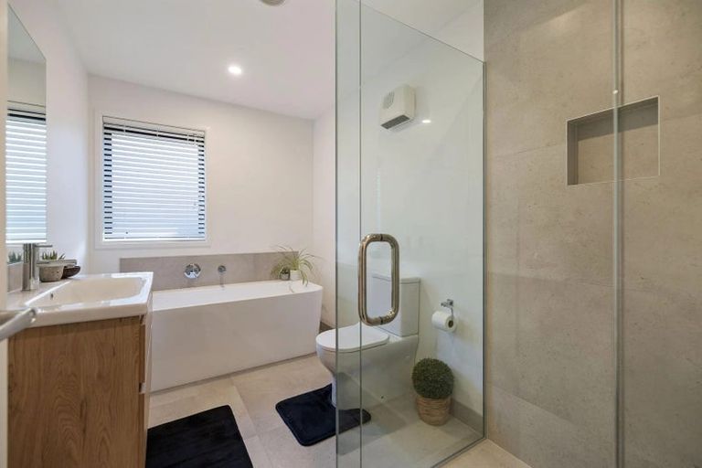 Photo of property in 13 Spur Ridge Rise, Jacks Point, 9371
