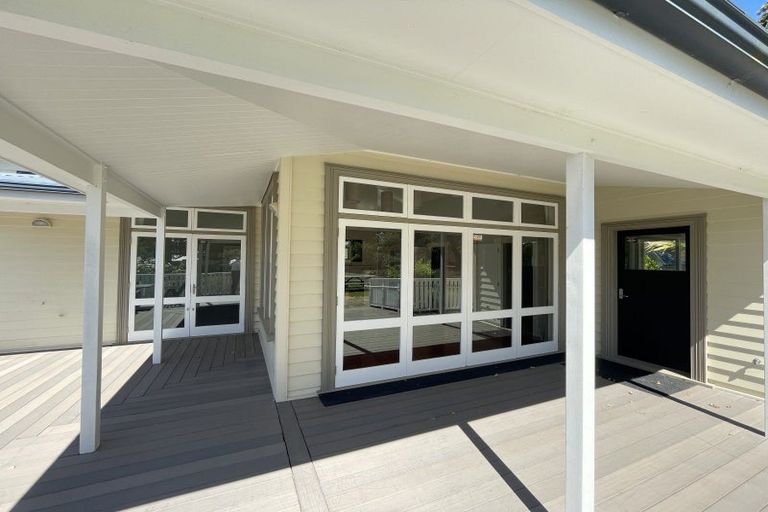 Photo of property in 212 Lake Road, Northcote, Auckland, 0627