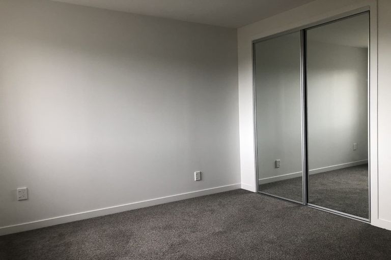 Photo of property in 106 Archers Road, Glenfield, Auckland, 0629