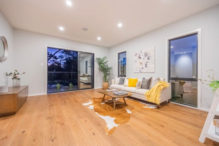 Photo of property in 15 Mcindoe Road, Kumeu, 0810