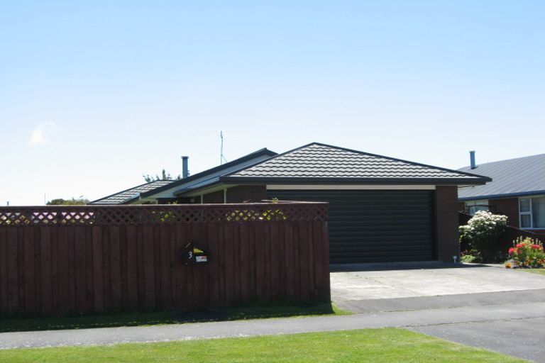 Photo of property in 3 Aberfoyle Place, Parklands, Christchurch, 8083