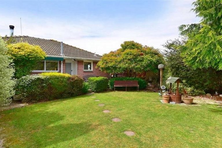 Photo of property in 19 Eglinton Street, Avondale, Christchurch, 8061
