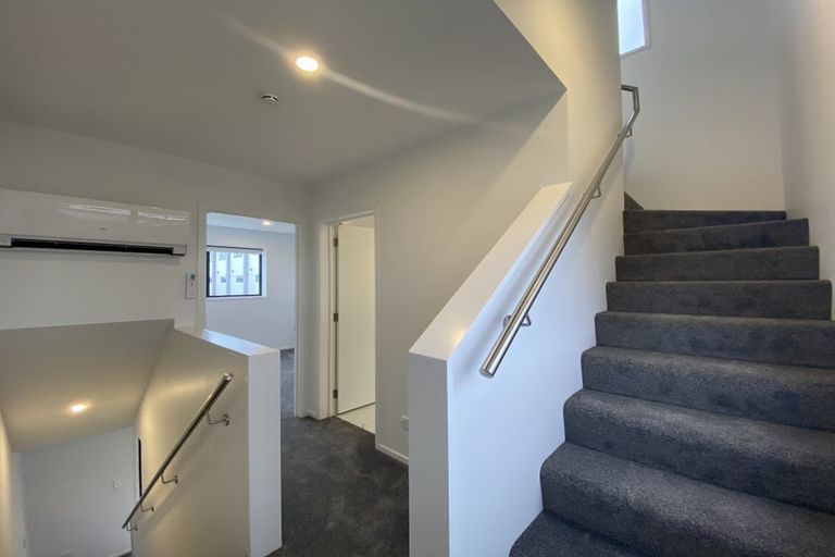 Photo of property in 1/2 Hood Street, Mount Victoria, Wellington, 6011