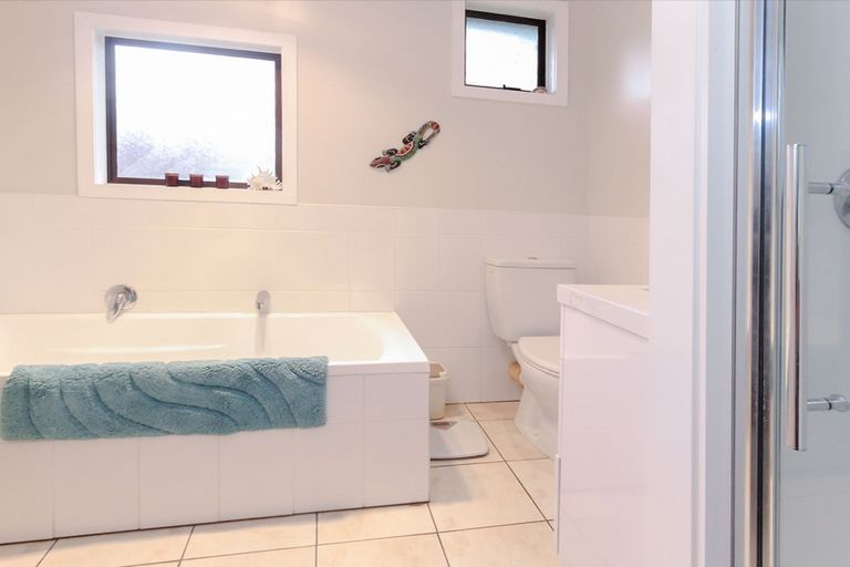 Photo of property in 61 Warner Park Avenue, Laingholm, Auckland, 0604