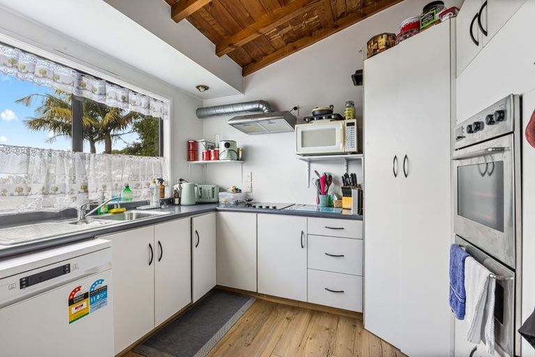 Photo of property in 1/86 Waimumu Road, Massey, Auckland, 0614