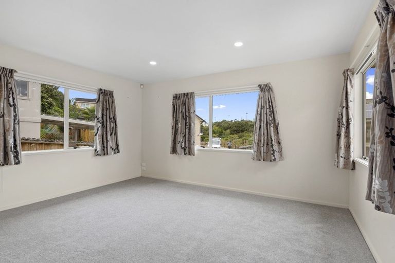 Photo of property in 22 Kinleith Way, Albany, Auckland, 0632