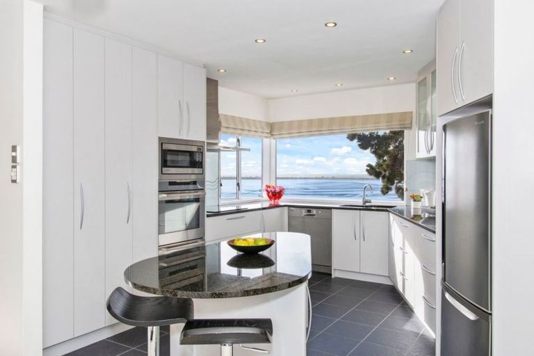 Photo of property in 34 Mount Pleasant Road, Mount Pleasant, Christchurch, 8081