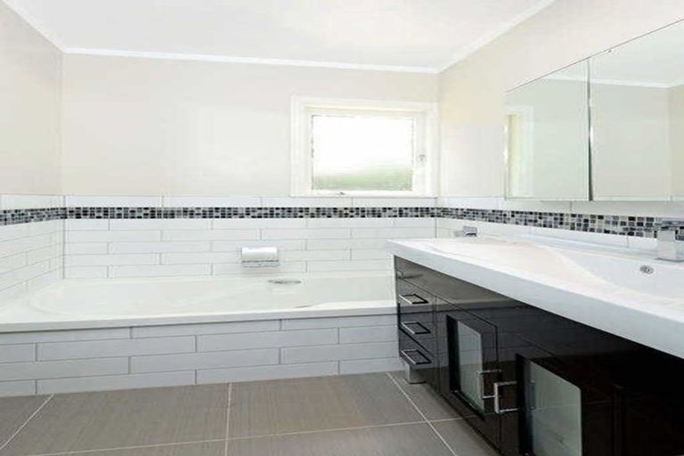 Photo of property in 56 Saffron Street, Birkdale, Auckland, 0626