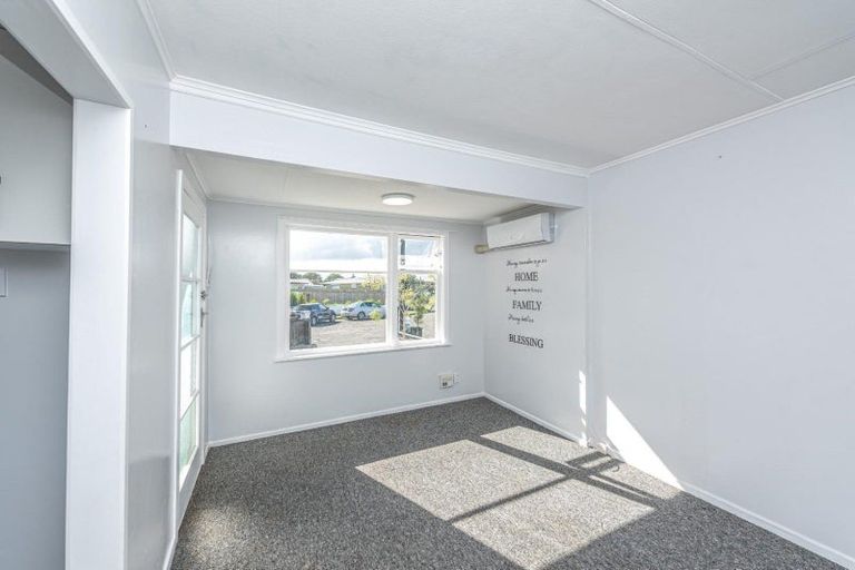 Photo of property in 1 Kupe Place, Castlecliff, Whanganui, 4501