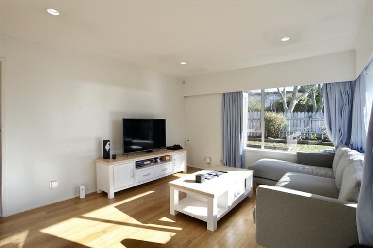 Photo of property in 1/48 Mirrabooka Avenue, Botany Downs, Auckland, 2010