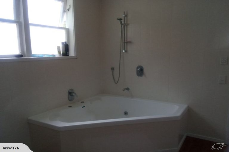 Photo of property in 11 Sandys Parade, Laingholm, Auckland, 0604