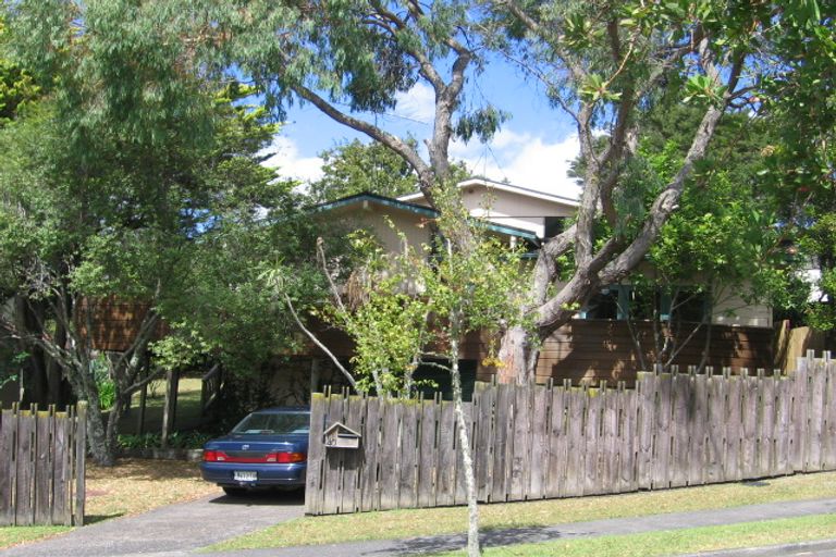Photo of property in 40 Wyoming Avenue, Murrays Bay, Auckland, 0630