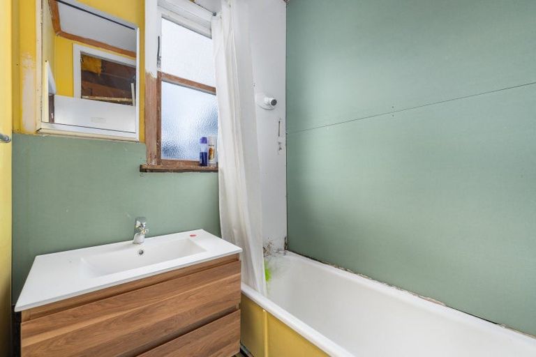 Photo of property in 2 Hobson Place, Takaro, Palmerston North, 4412