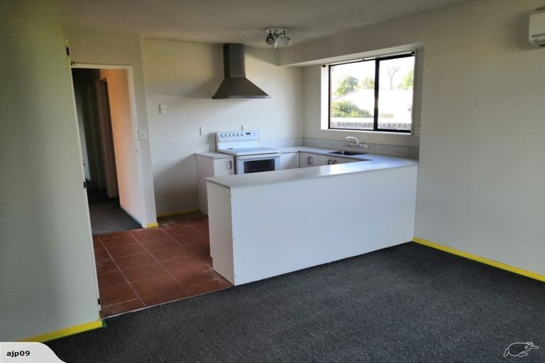 Photo of property in 2/42 Wilson Street, Islington, Christchurch, 8042