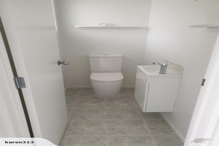 Photo of property in 3/14 Fields Parade, Oteha, Auckland, 0632