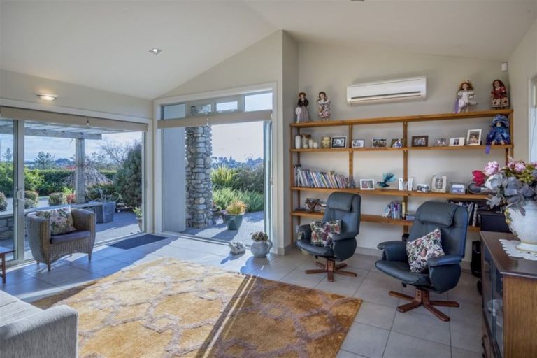 Photo of property in 52 Manakau Heights Drive, Manakau, Otaki, 5583